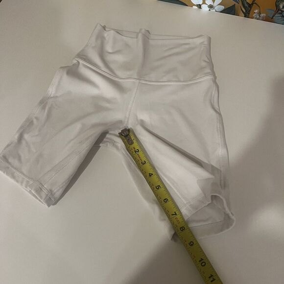 LULULEMON Align White High-Rise Short 8" Size 4 Retail $70 - Picture 9 of 10